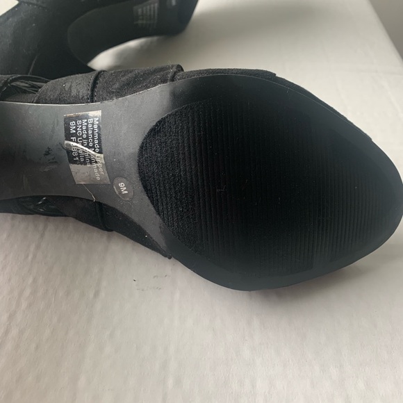 Woman’s Black Shoes - Picture 4 of 4